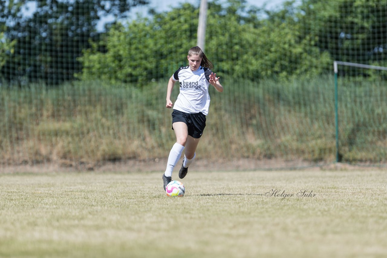 Bild 92 - wBJ TuRa Meldorf/Buesum - JFV Luebeck : Ergebnis: 1:0